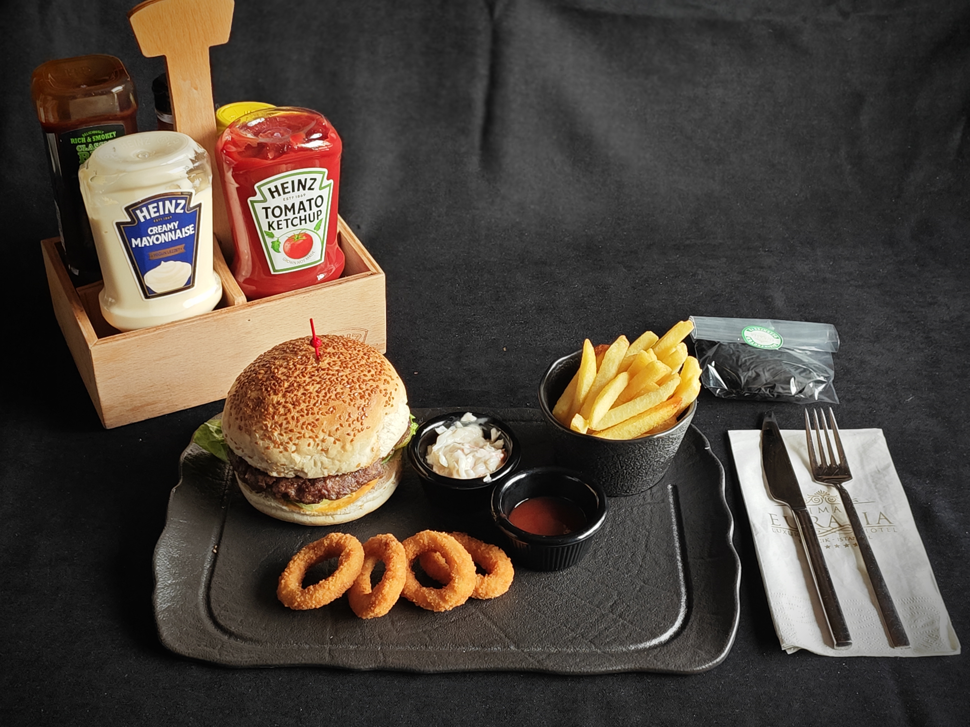 Hamburger (160GR) (560 Calorie)